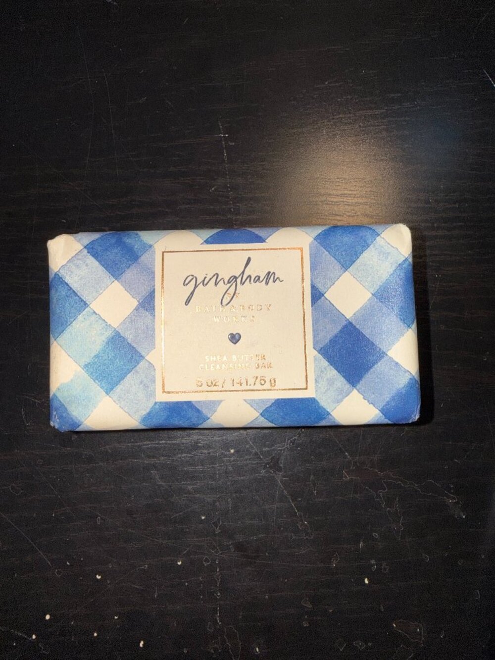 One gingham cleansing body bar (5 oz)